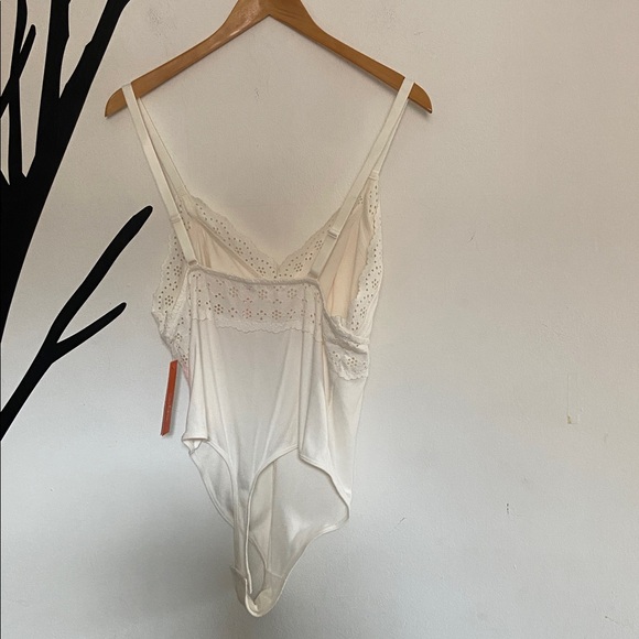 NWT Colsie white lace ribbed bodysuit - Picture 10 of 11
